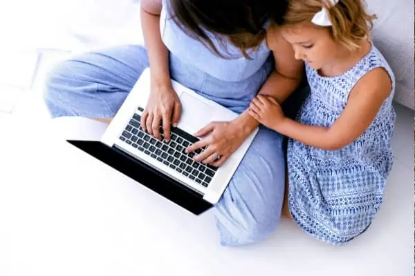 21 Best Stay at Home Mom Jobs that ACTUALLY Pay Well