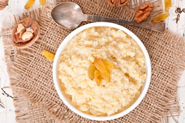 oatmeal in a bowl - best snacks for labor