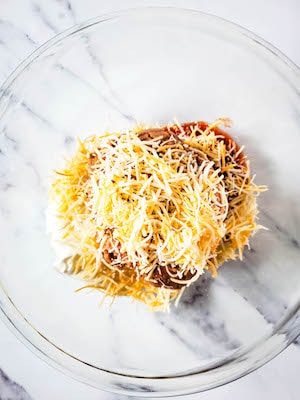 Hot Cheesy Bacon Bean Dip