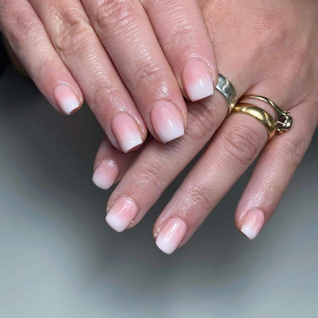 minimalist nails natural gradient
