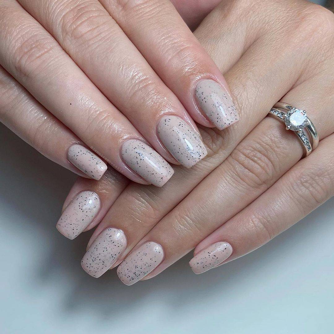 natural minimalist nails