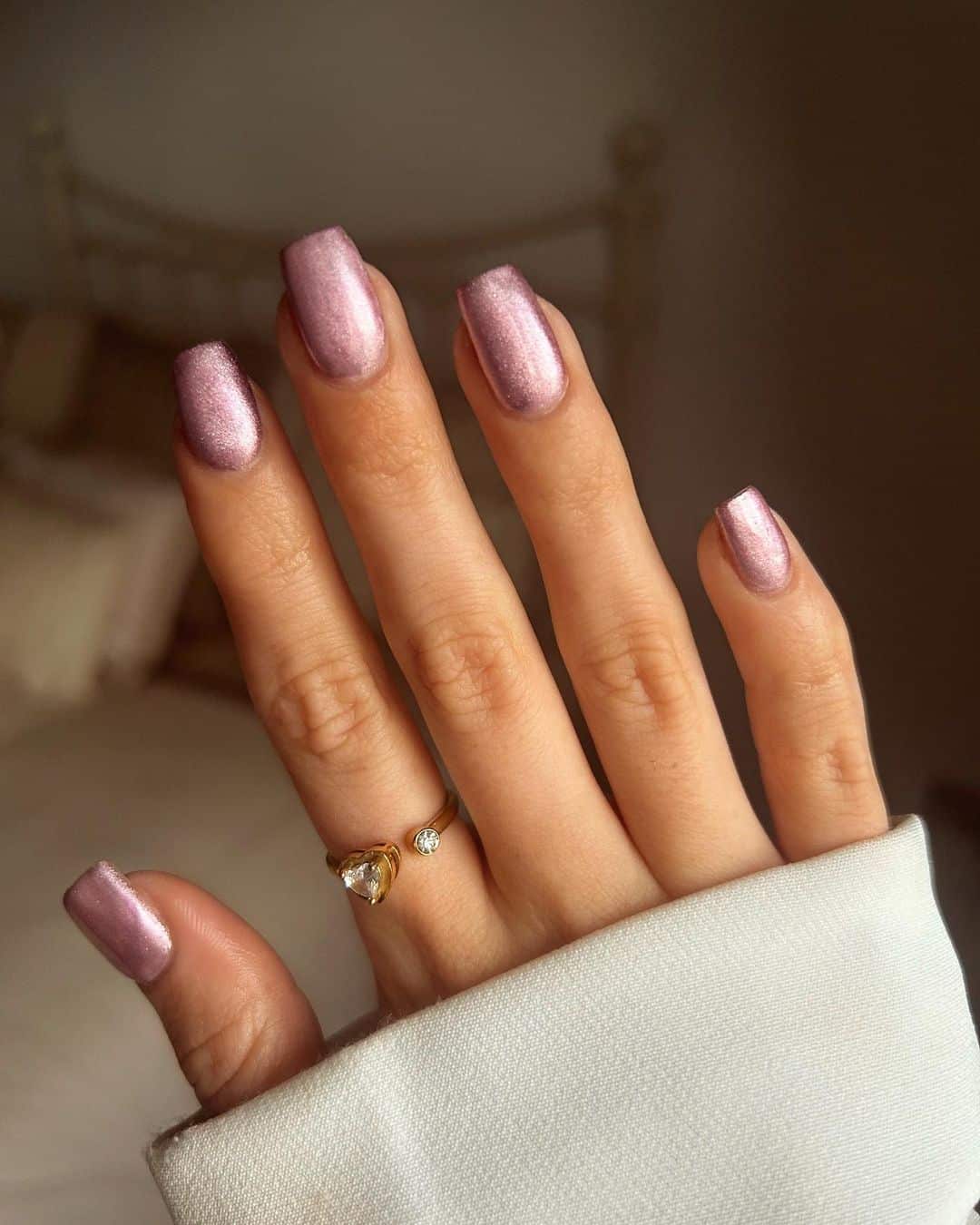 rose sparkle minimalist nail design
