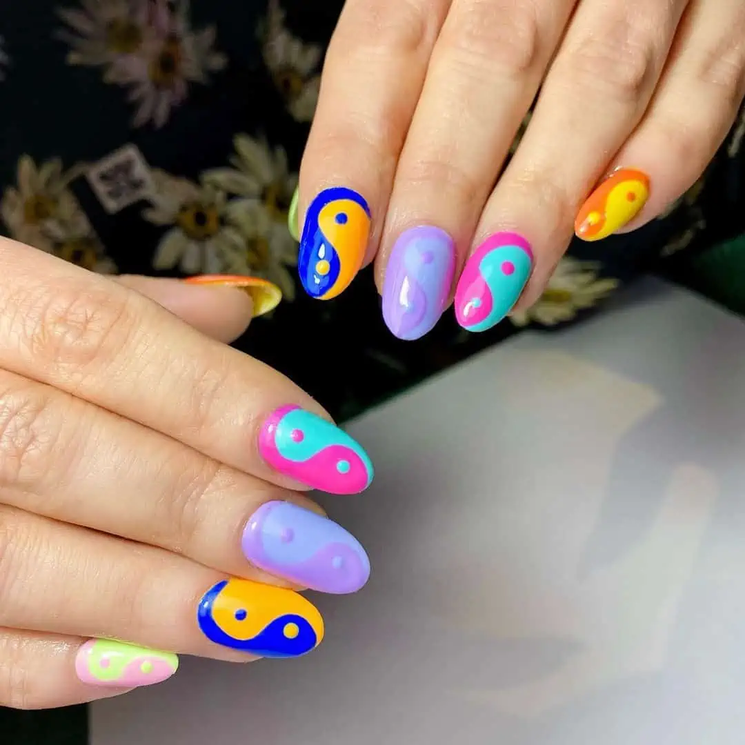 summery ying yang nails