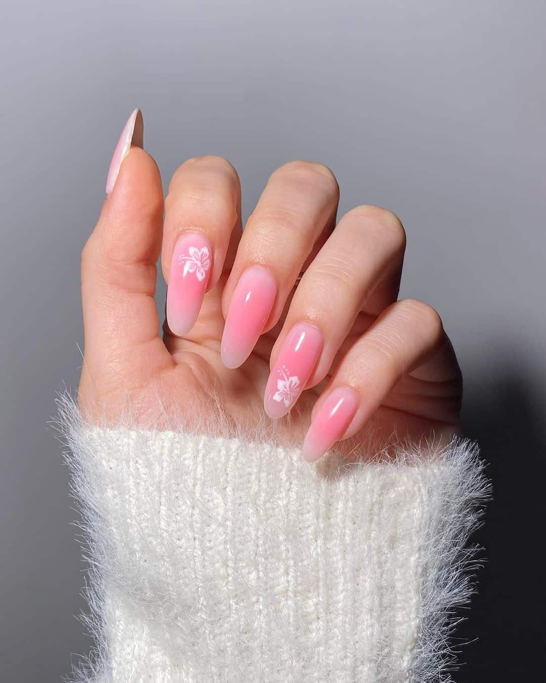 spring nails hibiscus neutral minimalist