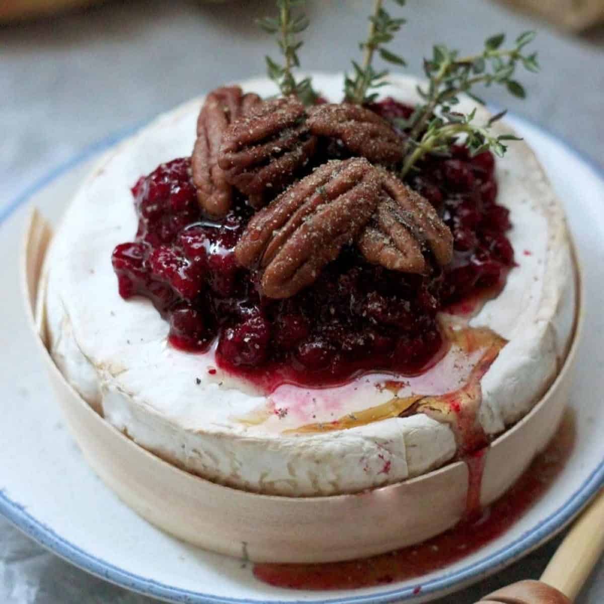 Easy Cranberry Baked Brie With Thyme